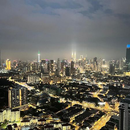 Skyscraper 65 Kl Highest Outdoor Bathtub Luxury Lavish Designer Suite Penthouse Lv65 Kuala Lumpur Exteriör bild